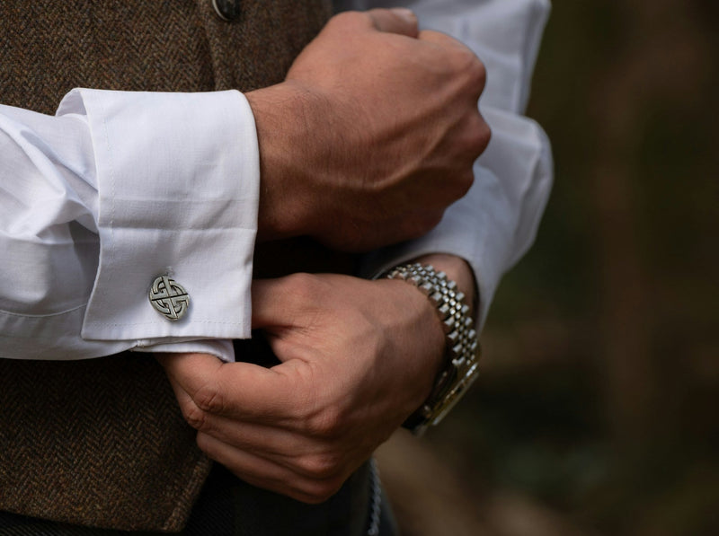 Unleash Your Fashion Sense with Cufflinks: When and How to Wear Them