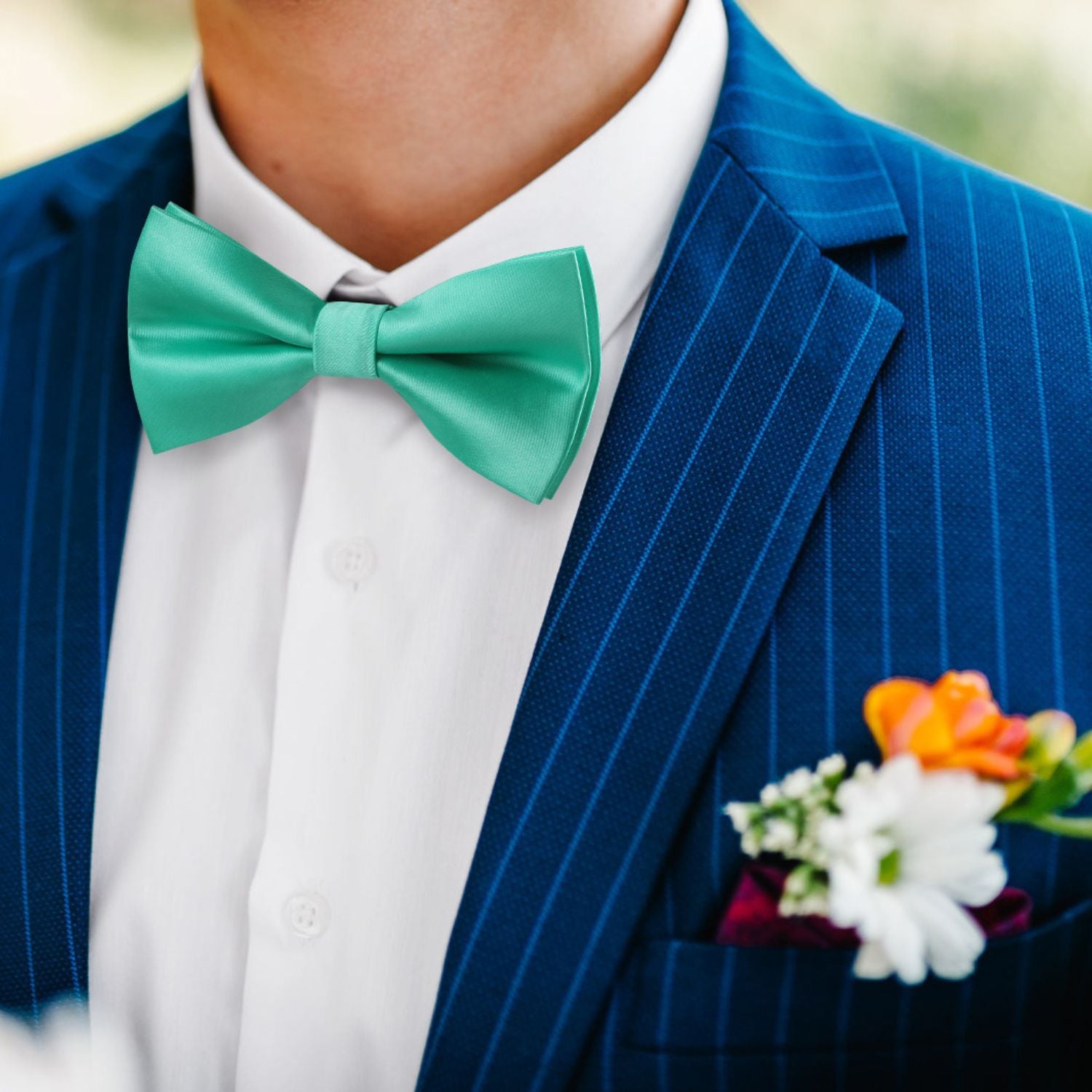 Solid Pre-Tied Bow Tie & Pocket Square - Q-MINT GREEN